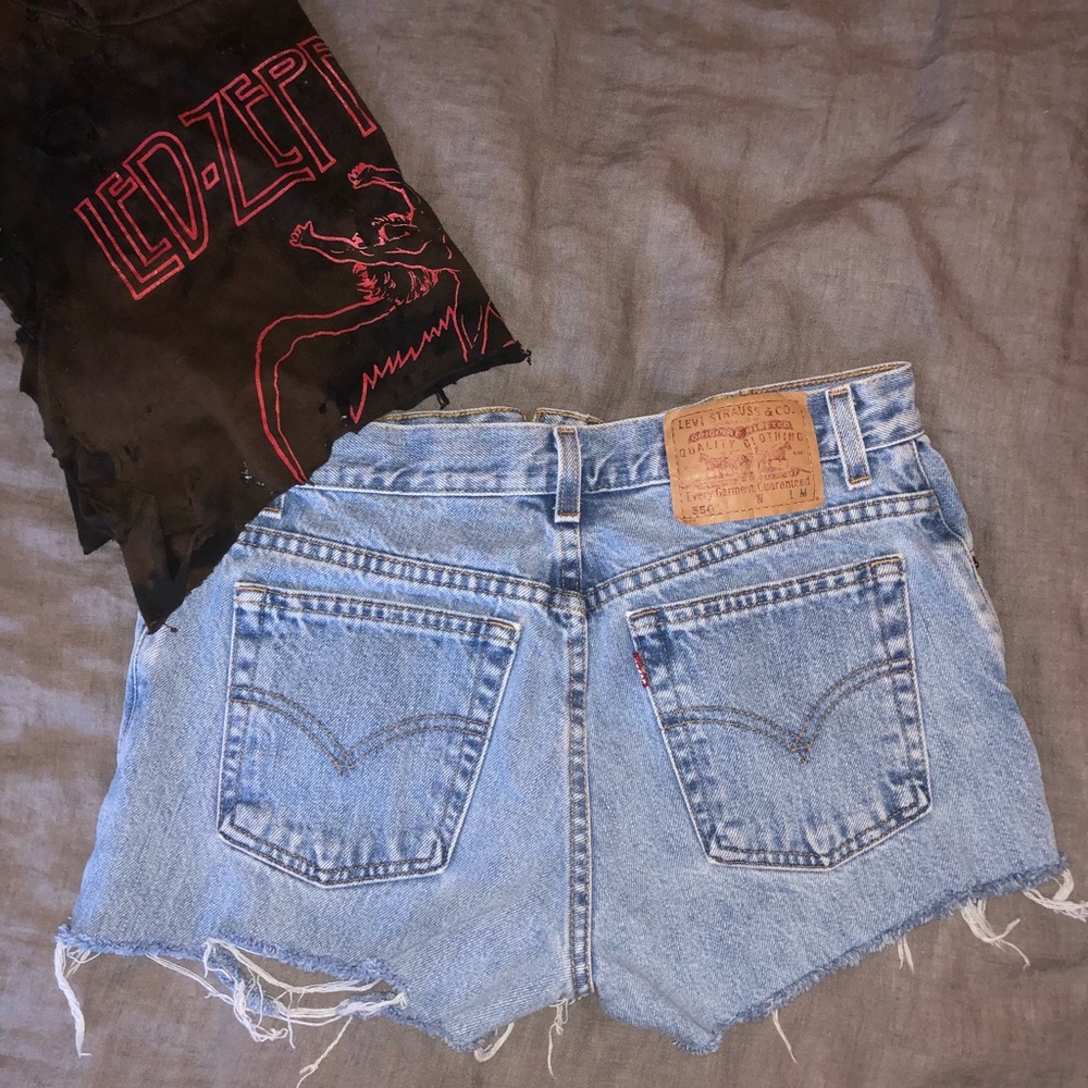 VINTAGE LEVI DISTRESSED High waist denim shorts